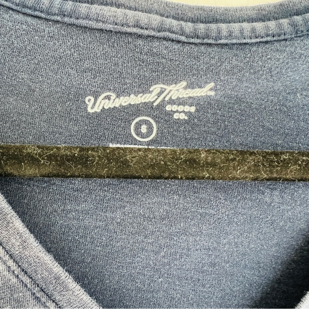 Universal Thread V-neck T-shirt - Picture 4 of 5